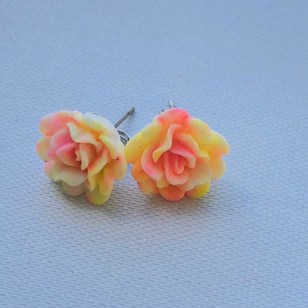🆕 Flower earrings 🌸 - Picture 1 of 3